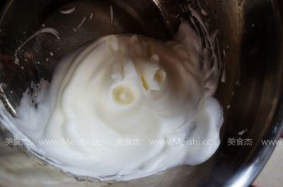 蛋白米饭腊肠批萨的做法步骤：1