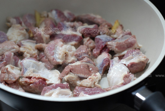 土豆烧牛肉的做法步骤：3