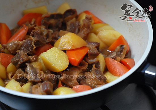 土豆烧牛肉的做法步骤：7