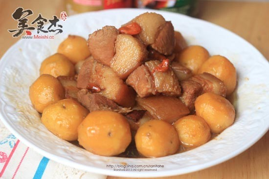 土豆红烧肉的做法步骤：4