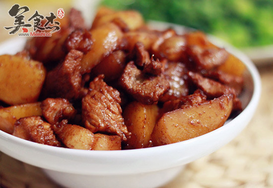 土豆红烧肉的做法步骤：6