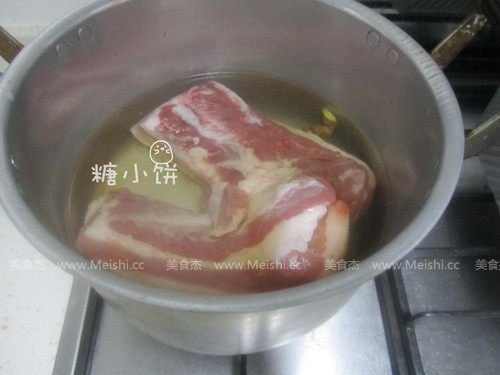 鹌鹑蛋红烧肉的做法步骤：1