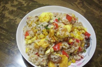 玉米粒炒鸡蛋米饭的做法