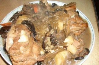 大骨头炖蘑菇土豆的做法