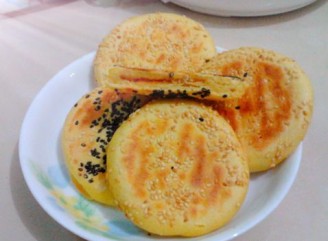 麻香玉米面红糖馅饼的做法