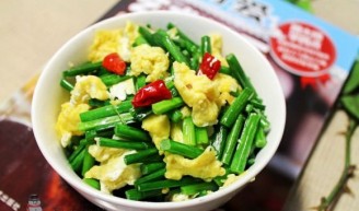 韭菜苔炒鸡蛋的做法