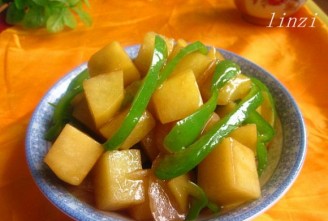 蚝油青椒炖土豆的做法
